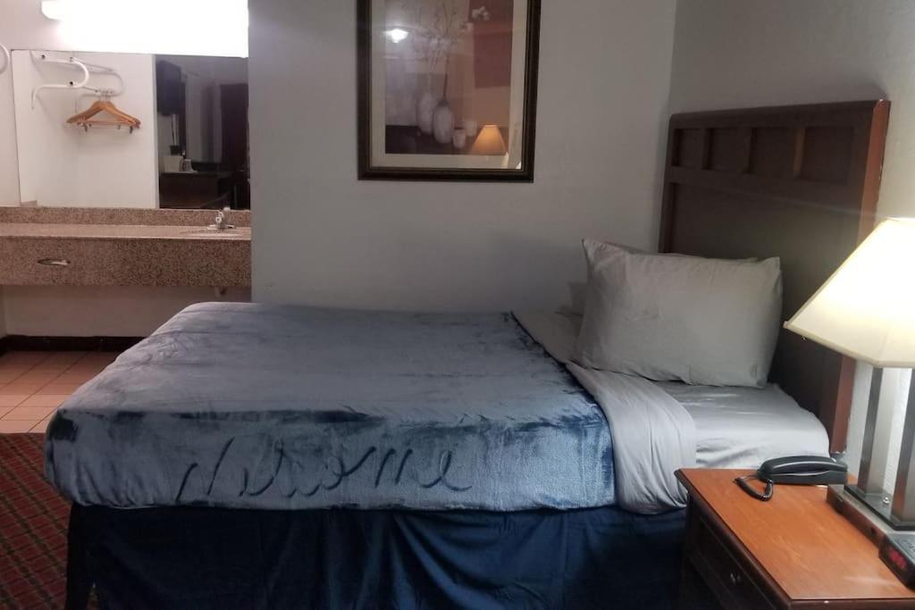 Hotel 2 Queen Beds Hotel Room 226 Booking Stillwater Bagian luar foto