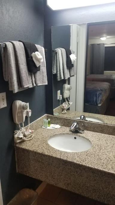 Hotel 2 Queen Beds Hotel Room 226 Booking Stillwater Bagian luar foto